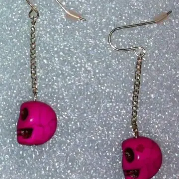 boucles d'oreille tête de mort, Claire's