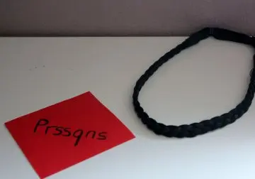 Headband tressé, Inconnue