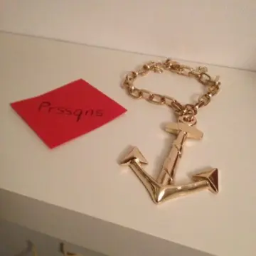 Collier Ancre, Asos
