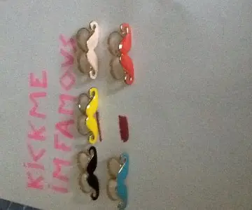 Bague moustache, Inconnue