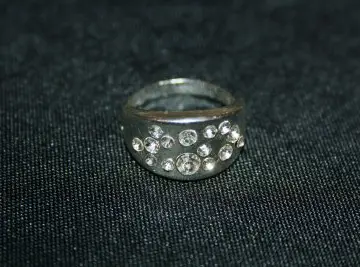 Bague fantaisie, Inconnue