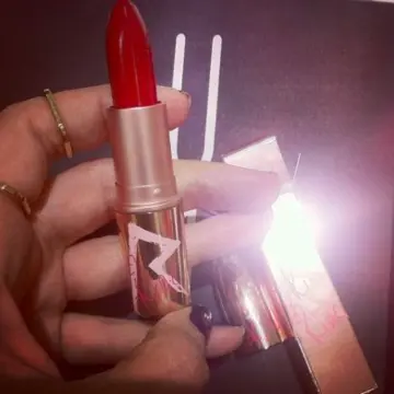 Rouge à lèvres, MAC Cosmetics