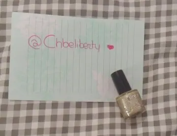 Vernis doré., Claire's