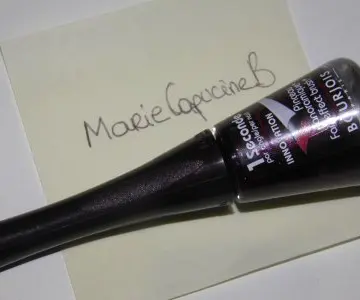 Vernis violet foncé, Bourjois