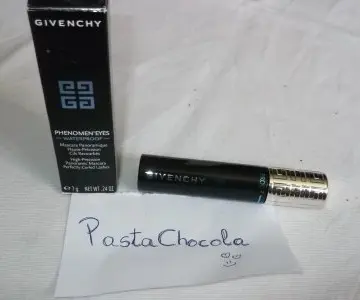 Mascara bleu waterproof, Givenchy