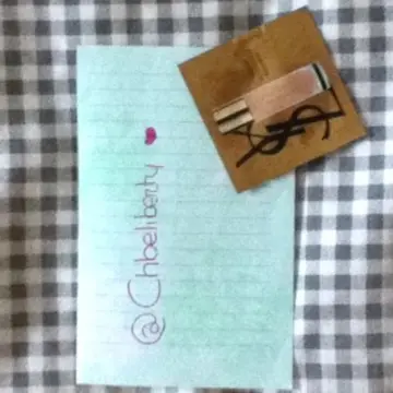 Echantillon fond de teint Yves Saint Laurent., Yves Saint Laurent