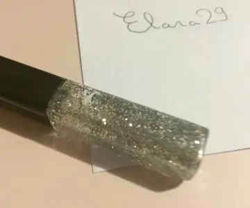 Paillette pour cheveux, Inconnue