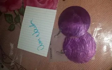boucles d'oreilles, Inconnue
