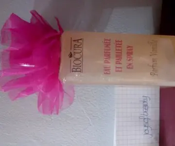 Eau parfumée et pailletée en spray, Biocura