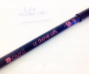 Le crayon khôl, Avril