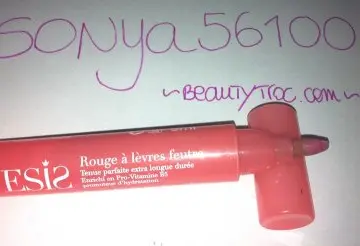 Rouge à lèvres feutre, Esis