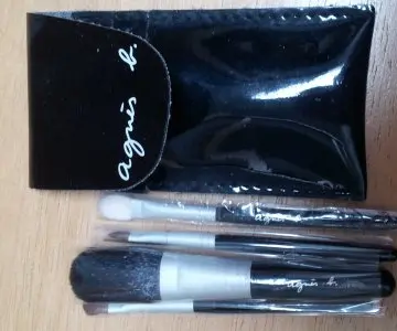 lot de pinceaux maquillage, Agnès b.