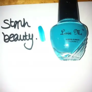 Vernis bleu turquoise, Love me