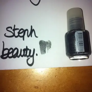 Vernis noir pailleté, Laura beauté