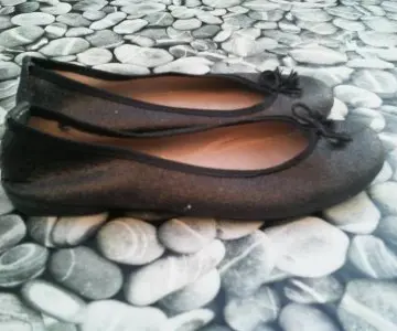 Ballerines noires a paillettes, Inconnue