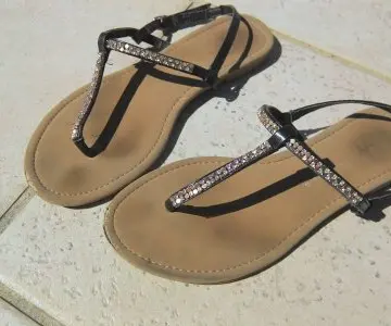 Sandales, Inconnue