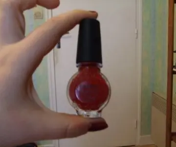 vernis rouge, Konad