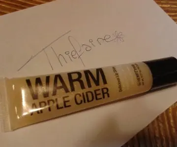 gloss pailletté à la pomme, Inconnue