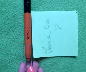 Crayon jumbo yeux, Front Cover