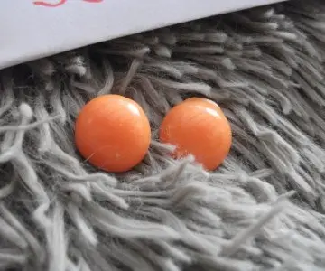 Boucles d'oreilles, Inconnue