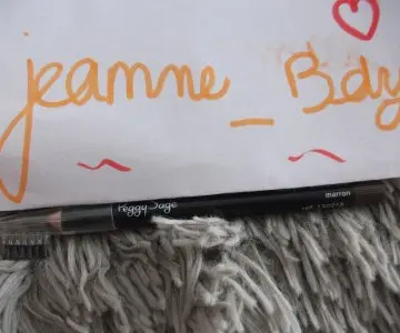 Crayon sourcils, Peggy Sage