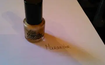 Vernis gold, ESS Cosmetics