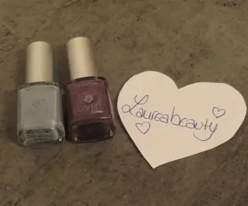 Vernis violet et bleu, Avril