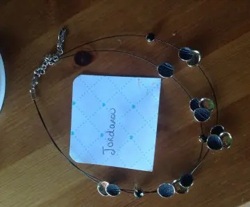 Collier, Inconnue