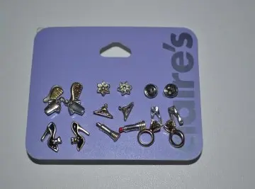 plaque de boucle d'oreille, Claire's