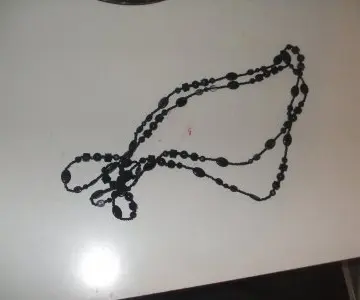 sautoir noir, Inconnue