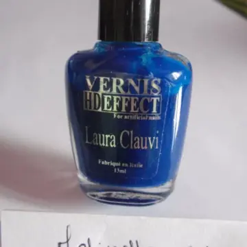 Vernis bleu, Laura Clauvi