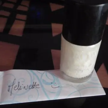 Vernis blanc nacré, Dailya