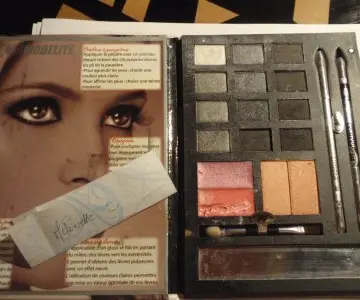 Pallette maquillage ton noir, Modélite