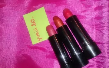 rouge à levre, Inconnue