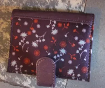 Porte feuille violet, Inconnue