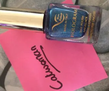 Vernis holographique bleu, Vera valenti