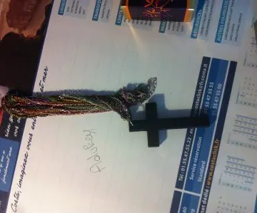 Collier croix, Sixt