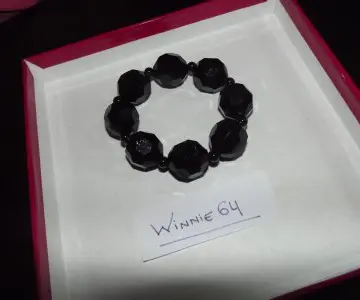 bracelet noir, Inconnue