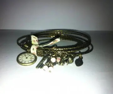 Ensemble de bracelets, Inconnue