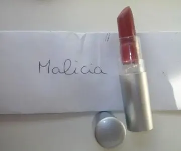Rouge à lèvre, Elf