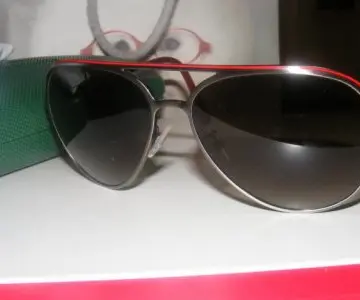 Lunette de soleil, Inconnue