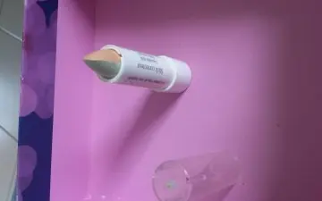 Stick correcteur, Avène