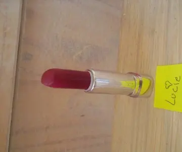 rouge a levres, Modélite
