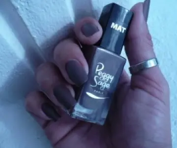 Vernis Peggy Sage, Peggy Sage
