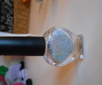 Vernis caviar, Claire's