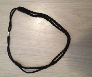 Hedband tressé noir, Inconnue