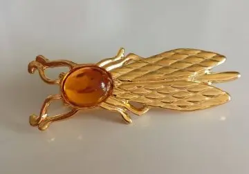 Broche neuve, Yves Rocher