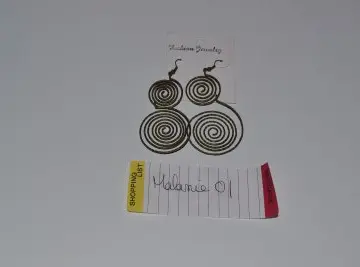 Boucle d'oreille en fer, Inconnue
