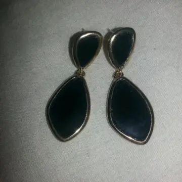 boucle d'oreilles, Inconnue