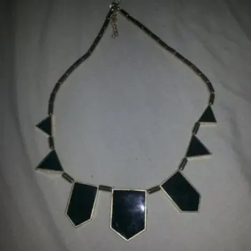 Collier, Inconnue